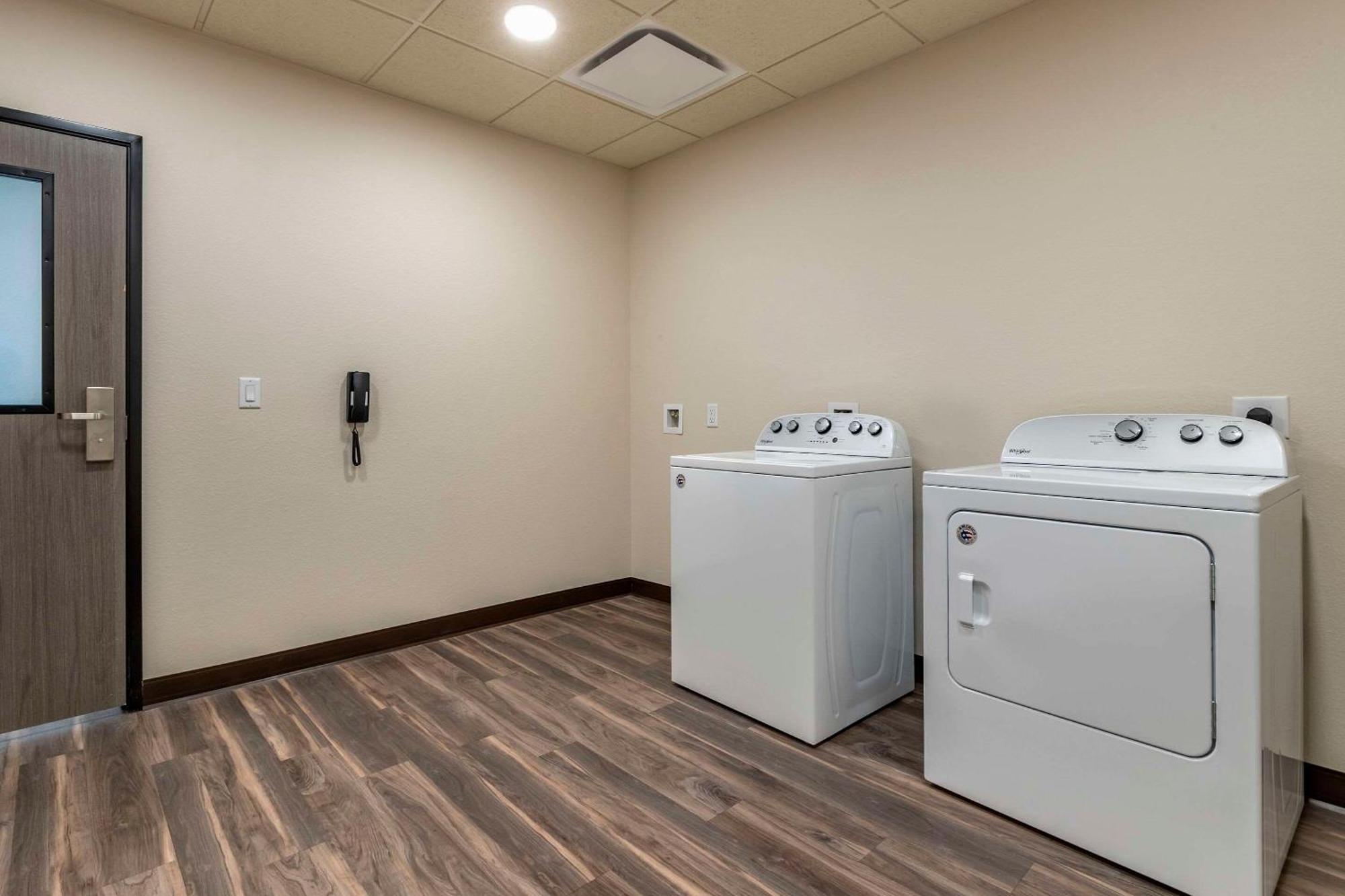 Franklin  Sleep Inn & Suites Milwaukee-Franklin מראה חיצוני תמונה