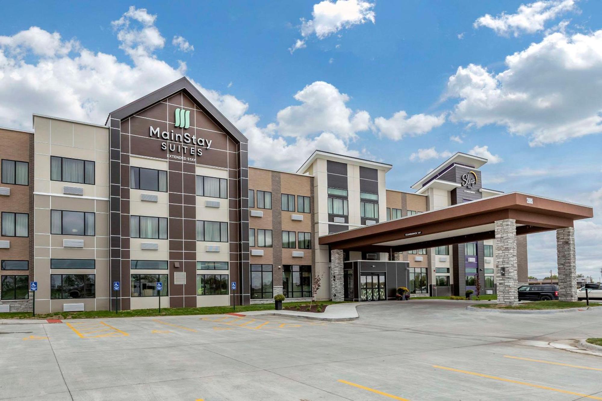 Franklin  Sleep Inn & Suites Milwaukee-Franklin מראה חיצוני תמונה