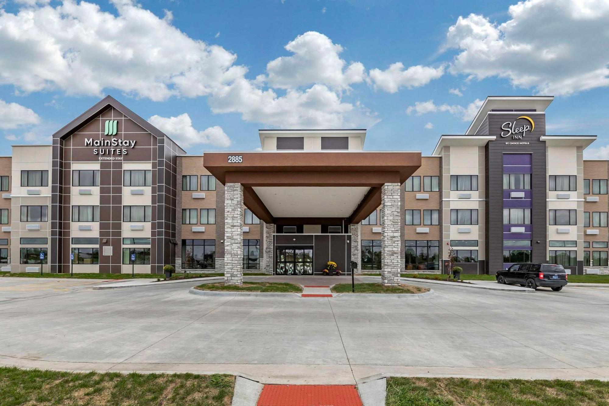 Franklin  Sleep Inn & Suites Milwaukee-Franklin מראה חיצוני תמונה